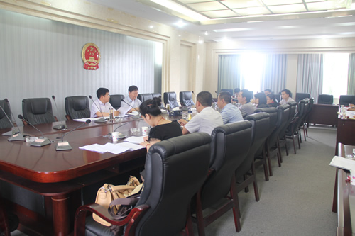 政府領(lǐng)導、企業(yè)代表參加了崇禮新城投資合作協(xié)議討論會(huì )(圖1)